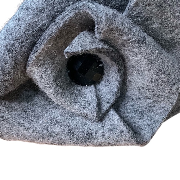 ADORA 100% Wool Black Cloche Hat w Gray Felt Flower O/S - Picture 5 of 8